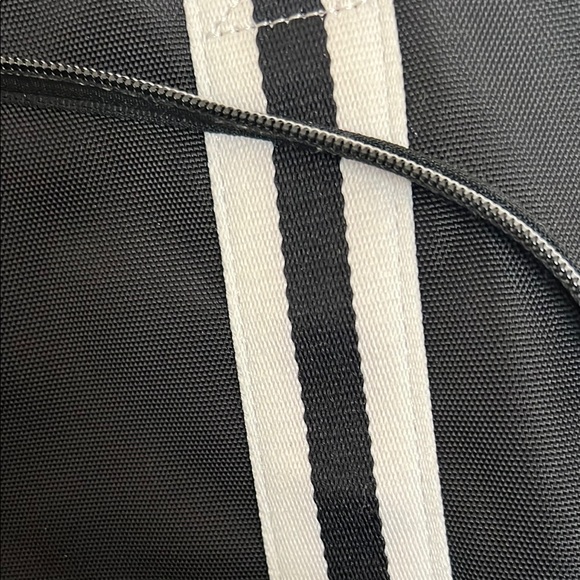 Tommy Bahama pickleball  Black and White Duffel Bag Sporty Design 324 - Picture 9 of 13